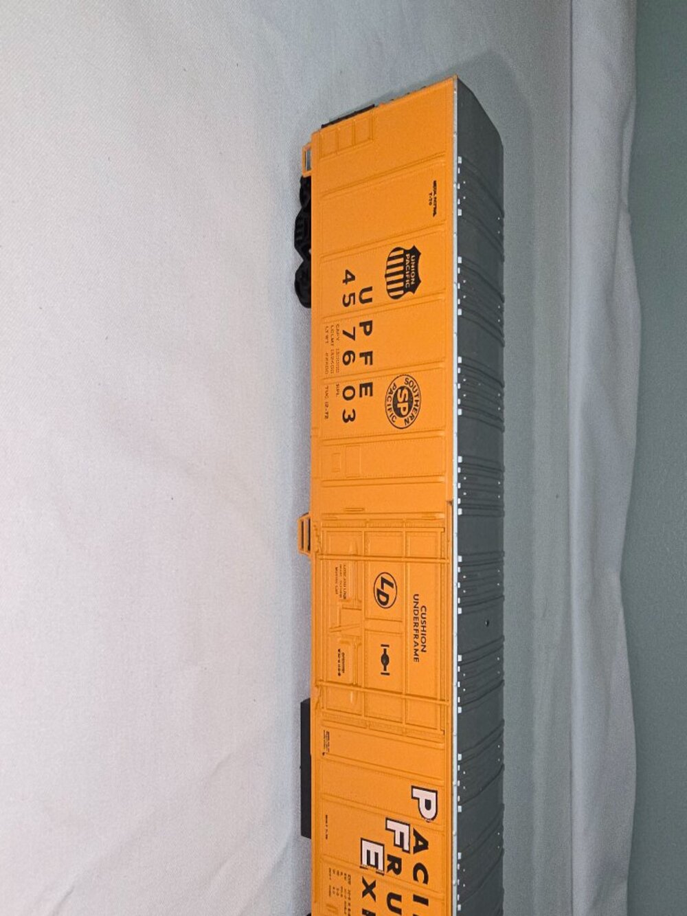 Pre-owned Athearn P.F.E. 57ft Mechanical Reefer Kit with Box (#21)